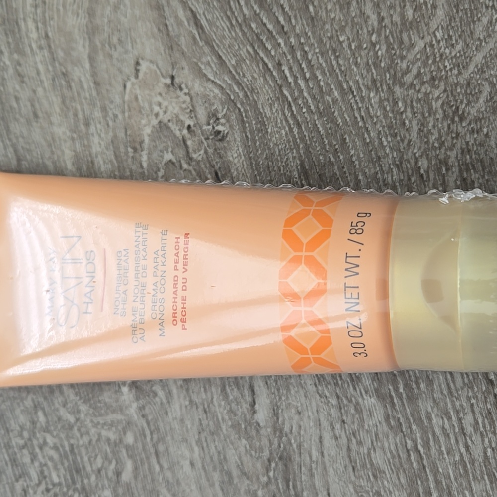 Mary Kay Satin Hands Nourishing Shea  Cream - Orchard Peach - Picture 2 of 3